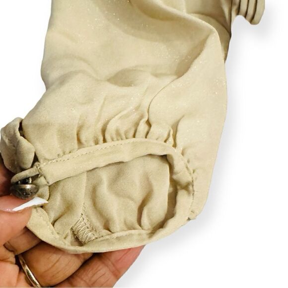 L'AGENCE Beige Shimmery Metallic Ruffle Silk Snap Button Blouse Size 4 - Picture 4 of 8
